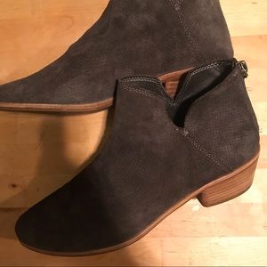 Dolce vita grey booties zip back women’s size 10